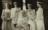 Narodni znaci o mladenkinoj vjenčanici Mlada se oblači u bijelu haljinu